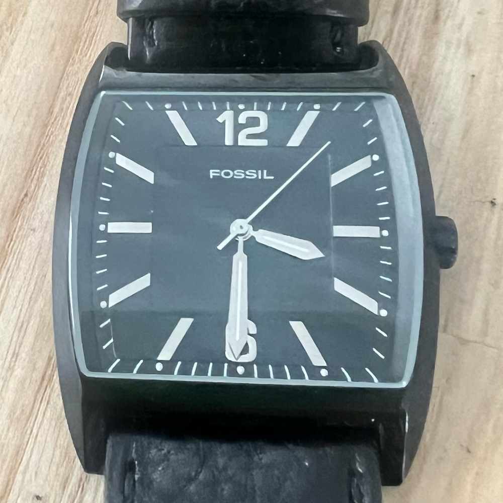 Fossil men’s rectangular black dial black leather dress watch NEW BATTERY